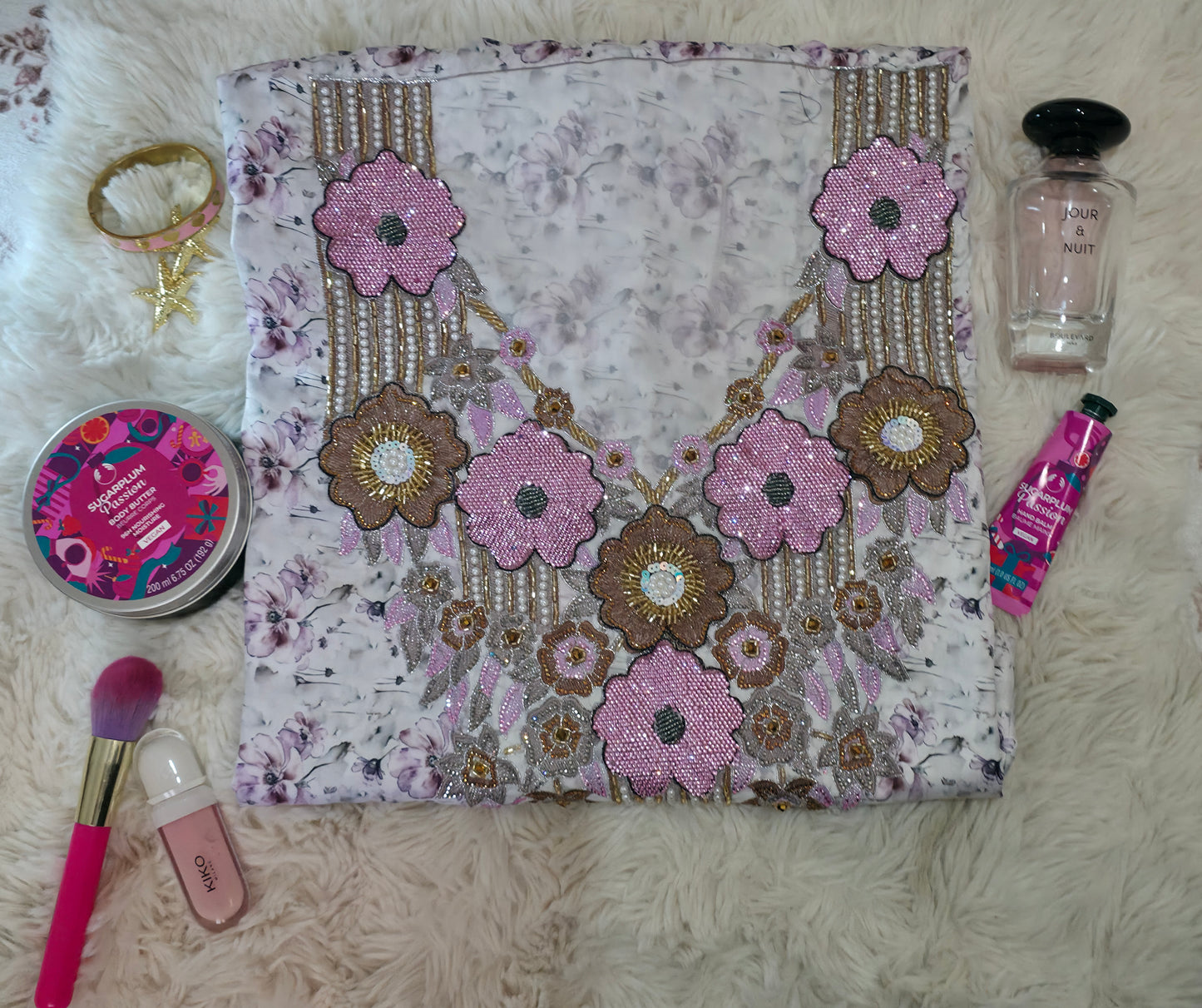 قماش مخور حرير إندونيسي بتطريز خرز وكريستال ثلاثي الأبعاد – زهور وردية