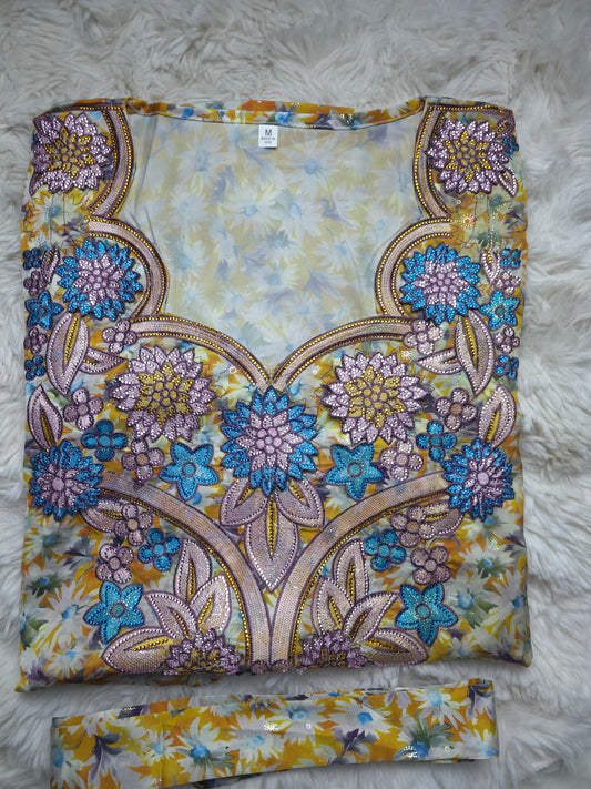 مخور حرير إيطالي فاخر مطرز – أصفر ذهبي مع تطريز أزرق وبنفسجي