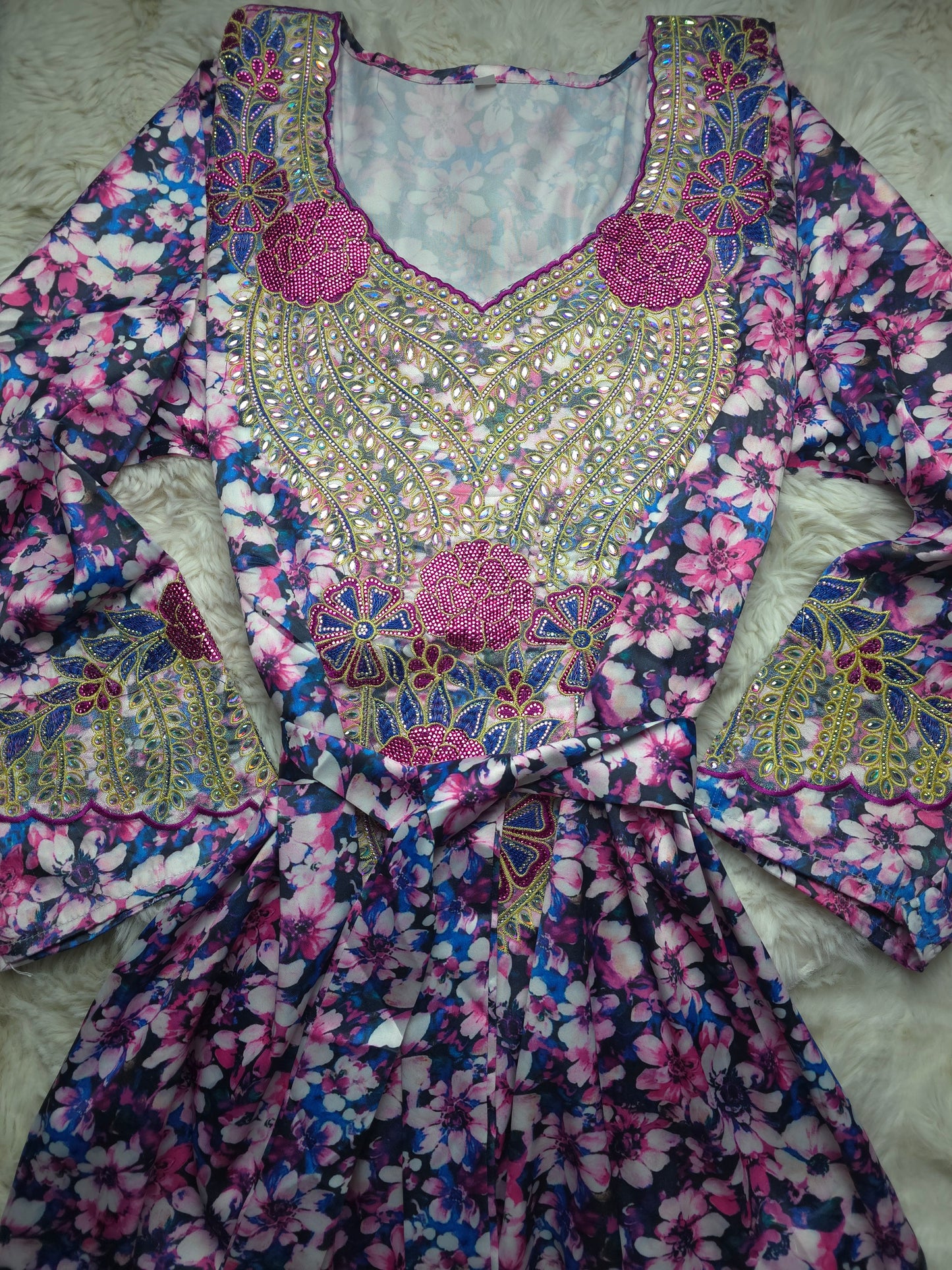 مخور حرير إندونيسي مطرز فاخر – وردي وفوشيا بنقشة زهور