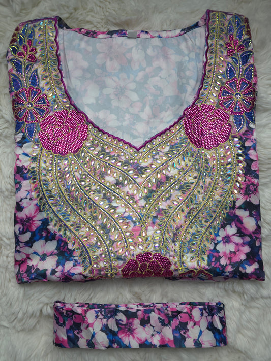 مخور حرير إندونيسي مطرز فاخر – وردي وفوشيا بنقشة زهور