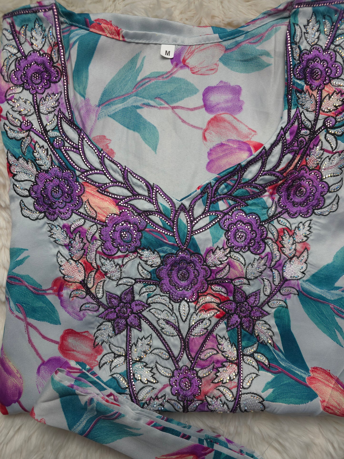 مخور حرير إندونيسي جاهز مطرّز – بنفسجي زهري فاخر