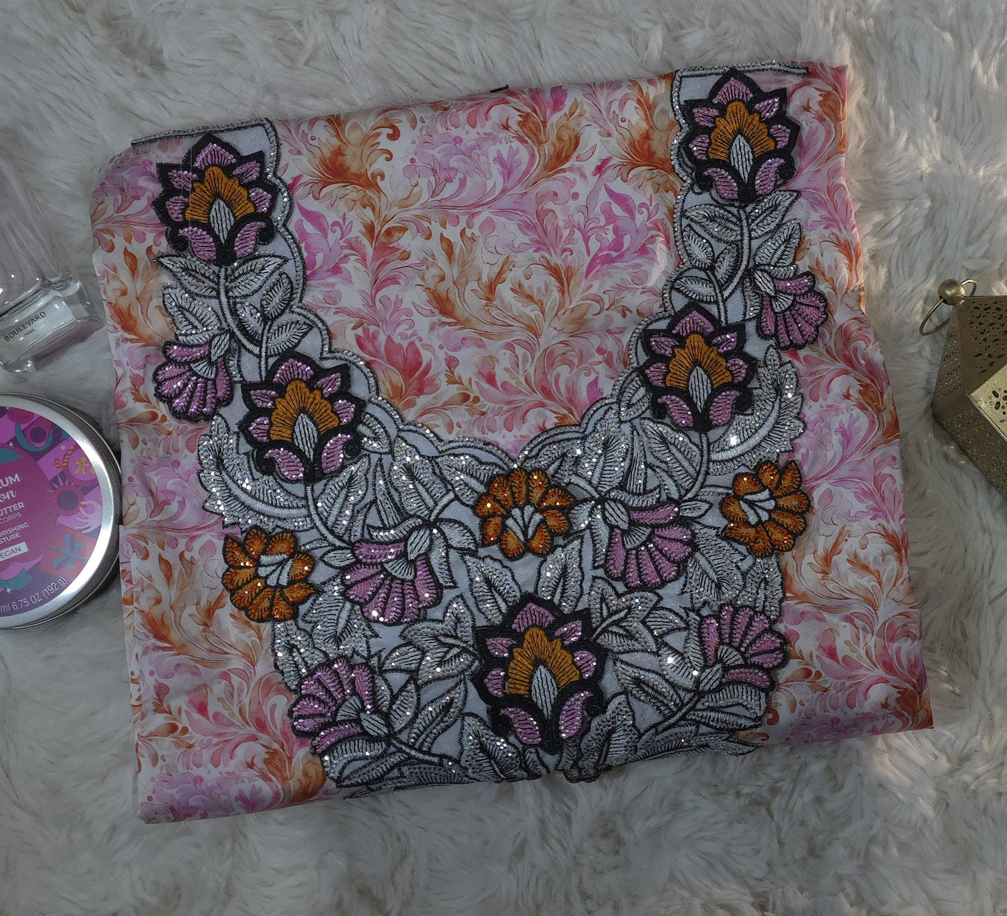 قماش مخور حرير إندونيسي بتطريز ثلاثي الأبعاد – وردي فاخر