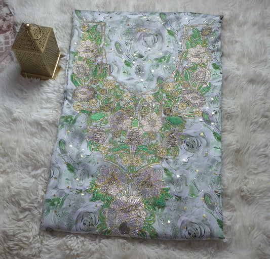 قماش مخور حرير إندونيسي مطرز بالخرز والكريستال – زهور أخضر وفضي
