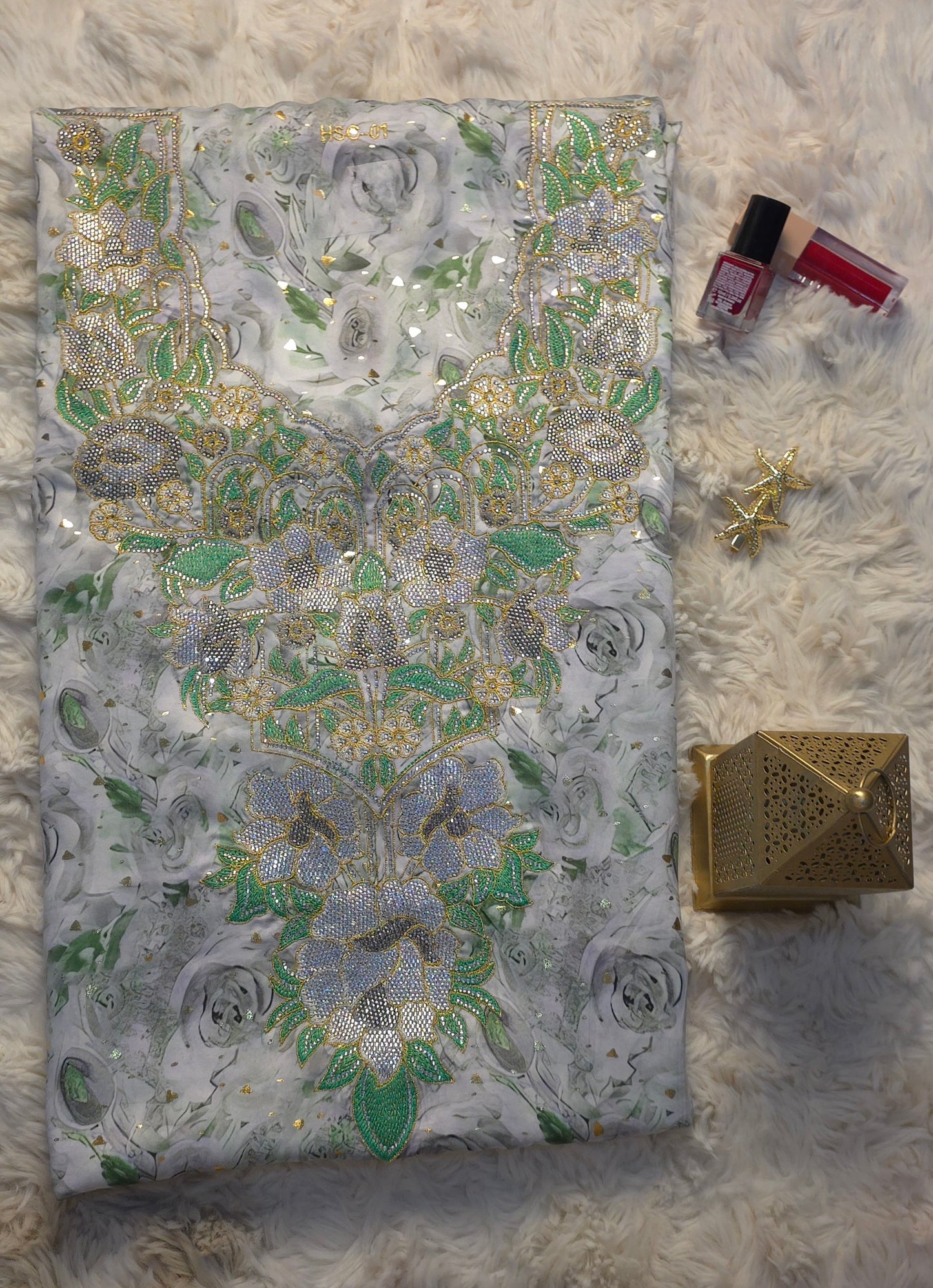 قماش مخور حرير إندونيسي مطرز بالخرز والكريستال – زهور أخضر وفضي