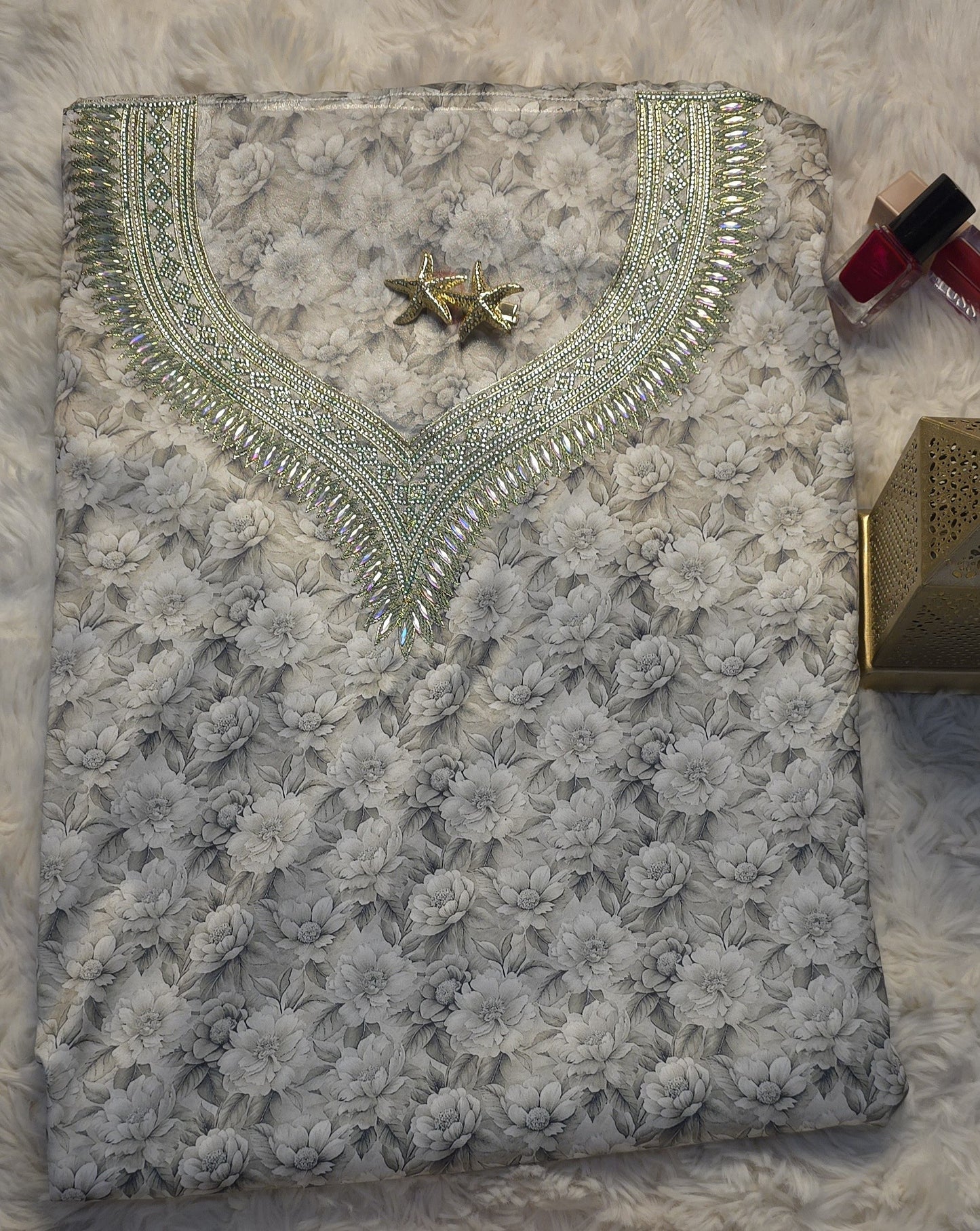 قماش مخور حرير إندونيسي بتطريز كريستال فاخر – نقشة زهور رمادية