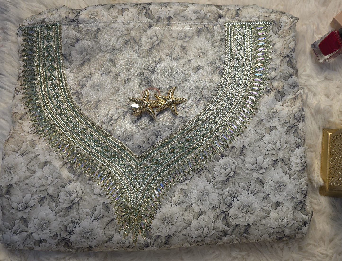 قماش مخور حرير إندونيسي بتطريز كريستال فاخر – نقشة زهور رمادية