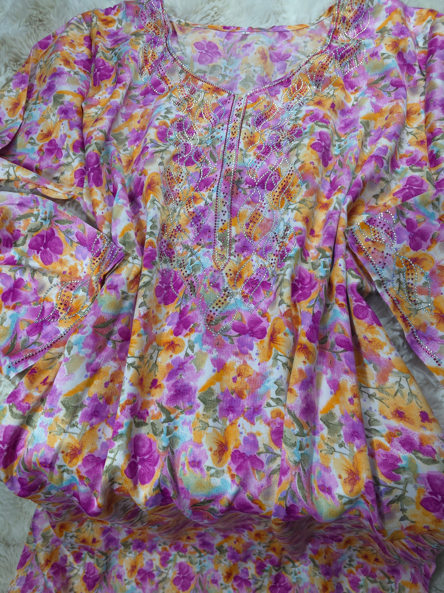 مخور حرير إندونيسي مطرز – وردي بنفسجي بنقشة زهور