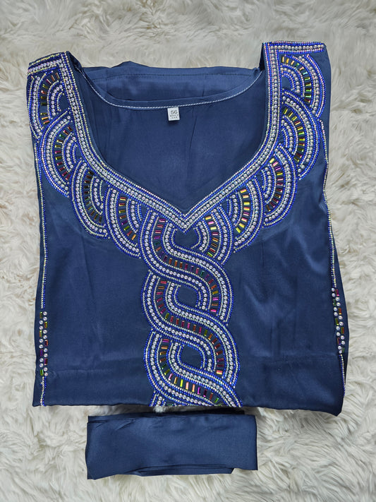 مخور حرير إندونيسي مطرز فاخر – كحلي بتطريز أزرق لامع