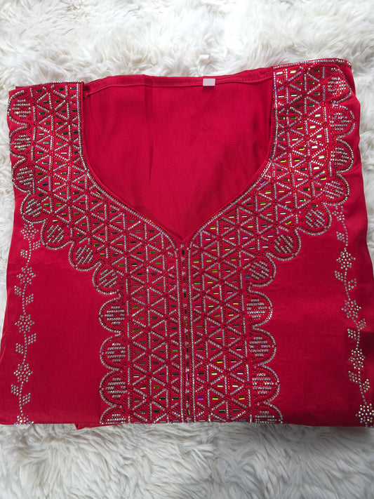 مخور حرير إندونيسي مطرز فاخر – أحمر ملكي بتطريز لامع