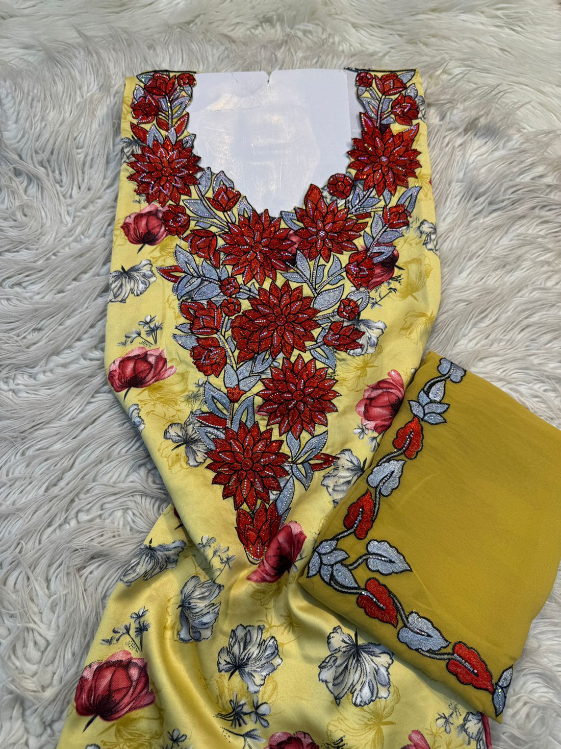 قماش مخور إندونيسي مطرز مع شيلة