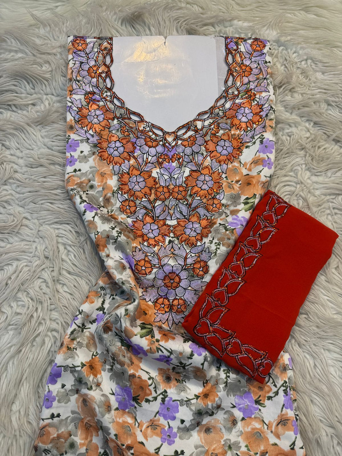 قماش مخور إندونيسي بتطريز زهر كثيف متدرج مع شيلة - IN1808